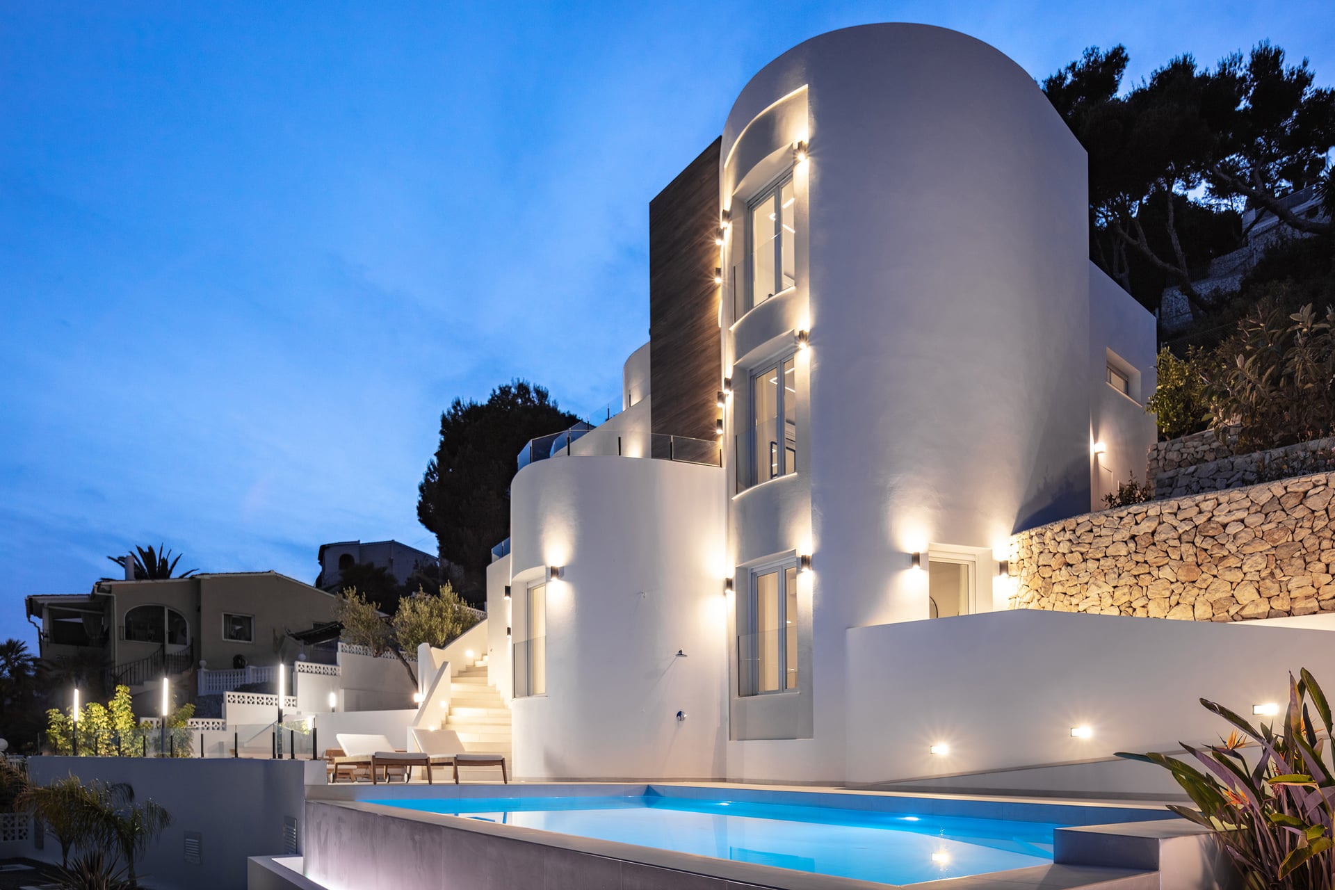 Villa Vivelsu night exterior with pool